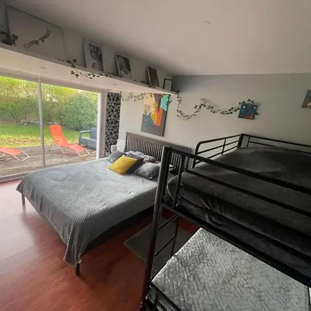 With Indoor Pool, Casa vacanze *