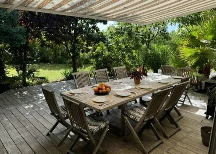 With Indoor Pool, Semesterbostad Le Porge